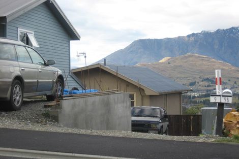 Photo of property in 9 Avalon Crescent, Fernhill, Queenstown, 9300