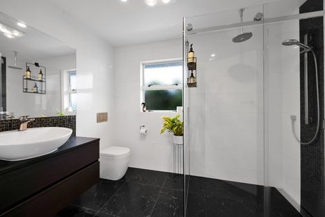 Photo of property in 289 High Street, Eltham, 4322