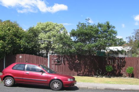 Photo of property in 10 Battle Place, Glenfield, Auckland, 0629