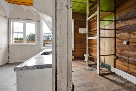 Photo of property in 15 Cornwall Street, Eltham, 4322