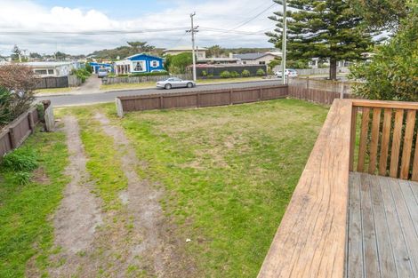 Photo of property in 24 Hunia Terrace, Himatangi Beach, Foxton, 4891