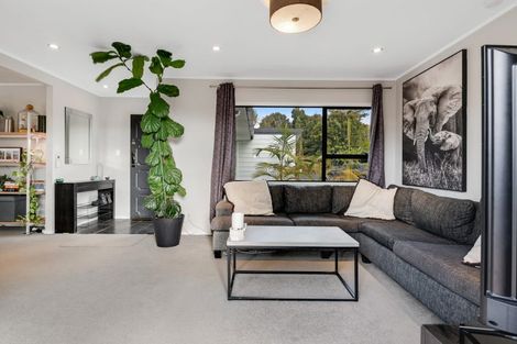 Photo of property in 5 Sevilla Place, Unsworth Heights, Auckland, 0632