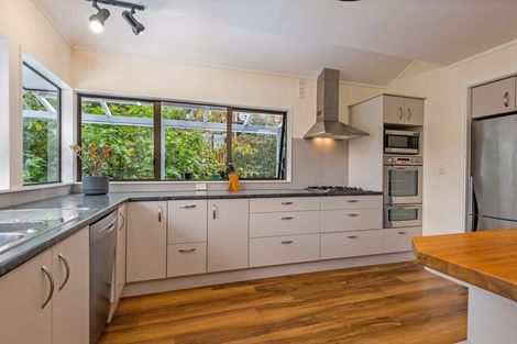 Photo of property in 32 Springdale Grove, Fitzherbert, Palmerston North, 4410