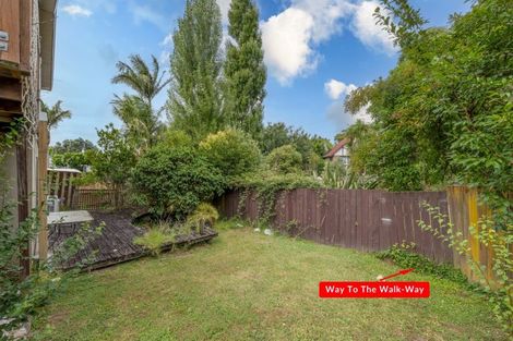 Photo of property in 25 Birman Close, Half Moon Bay, Auckland, 2012