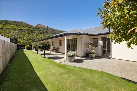 Photo of property in 4 Innes Place, Arrowtown, 9302