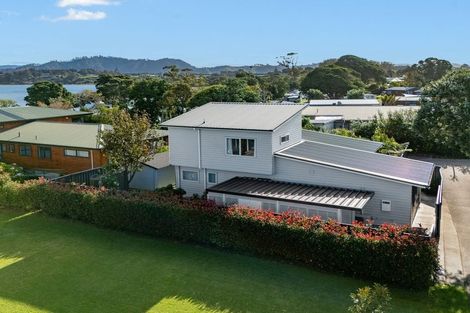 Photo of property in 35 Waione Avenue, Athenree, Waihi Beach, 3177