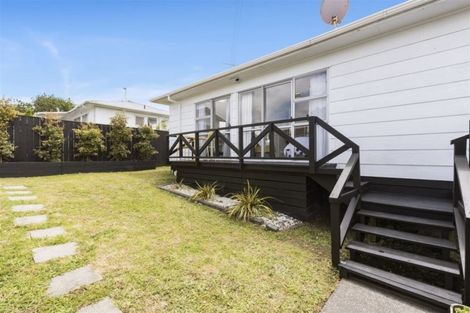 Photo of property in 1/317 Triangle Road, Massey, Auckland, 0614