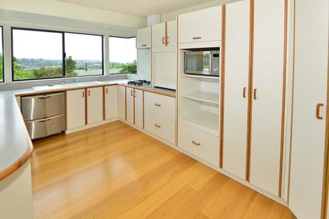 Photo of property in 2/81 Knights Road, Rothesay Bay, Auckland, 0630