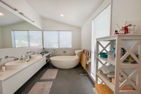 Photo of property in 9a Beacon Avenue, Campbells Bay, Auckland, 0630