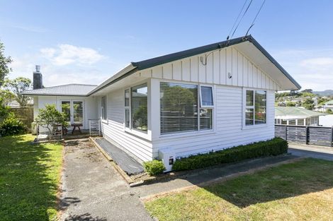 Photo of property in 25 Beazley Avenue, Paparangi, Wellington, 6037