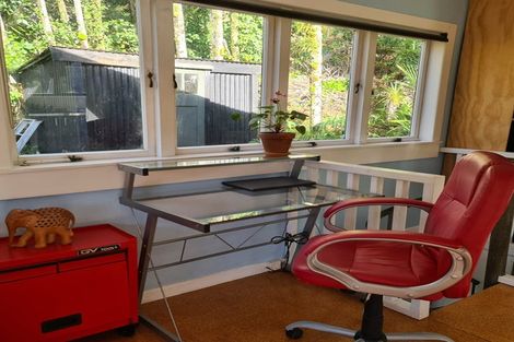 Photo of property in 10-12 Glenesk Road, Piha, New Lynn, 0772