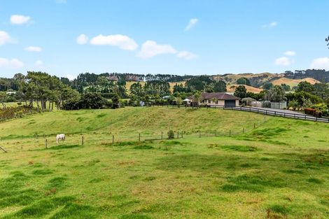 Photo of property in 1014 South Head Road, South Head, Helensville, 0874