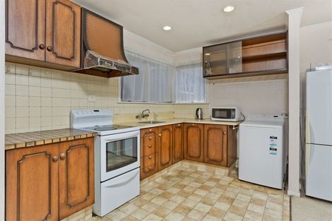 Photo of property in 17 Halberg Street, Glenfield, Auckland, 0629