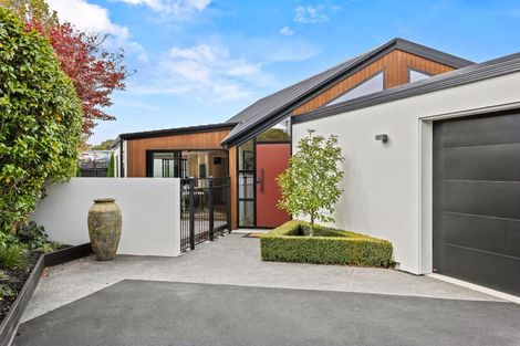 Photo of property in 15 Saint Andrews Square, Strowan, Christchurch, 8052