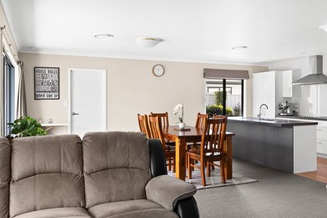 Photo of property in 216 Frimley Oaks, Frimley, Hastings, 4120