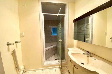 Photo of property in 2/3 Caribbean Drive, Unsworth Heights, Auckland, 0632