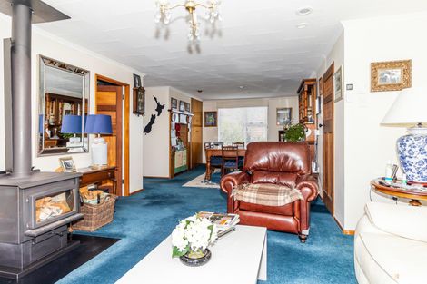 Photo of property in 12 Parsonage Road, Waimate, 7924