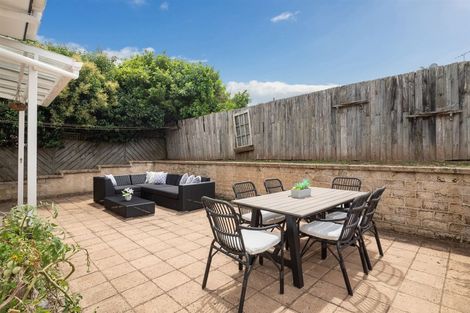 Photo of property in 10 Downer Street, Helensville, 0800