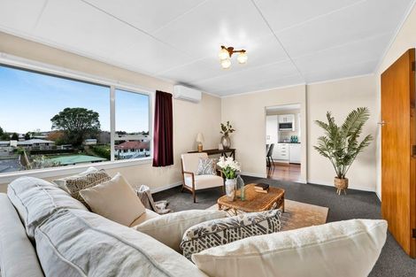 Photo of property in 62 Awanui Street, Merrilands, New Plymouth, 4312