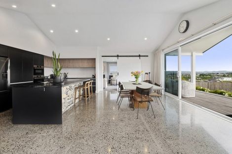 Photo of property in 5 Azalea Lane, Waipahihi, Taupo, 3330