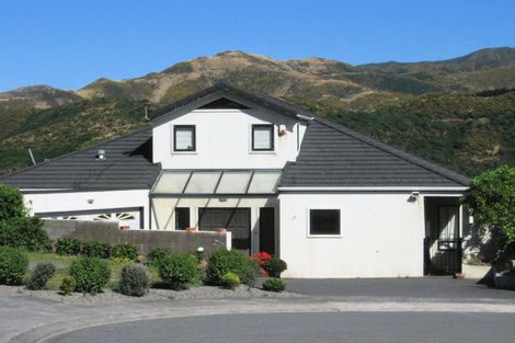Photo of property in 17 Bay Lair Grove, Island Bay, Wellington, 6023