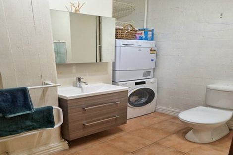 Photo of property in Endeavour Apartments, 10/125 Thorndon Quay, Pipitea, Wellington, 6011