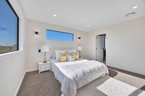 Photo of property in 8 Koheru Place, Long Bay, Auckland, 0630