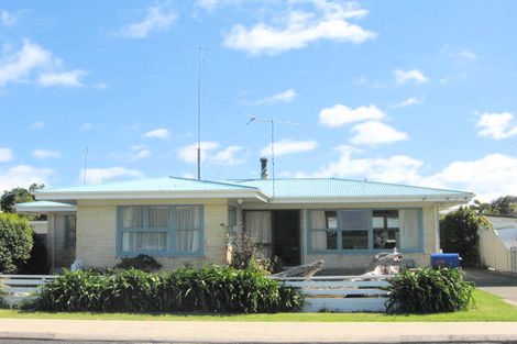 Photo of property in 17 Robinson Road, Whitianga, 3510