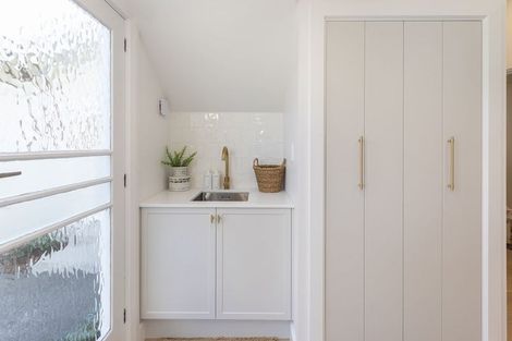 Photo of property in 142 North Avon Road, Richmond, Christchurch, 8013
