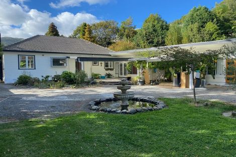 Photo of property in 35 Kopara Grove, Stokes Valley, Lower Hutt, 5019