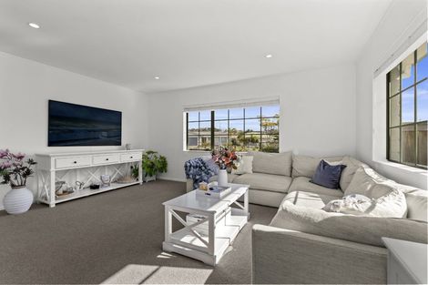 Photo of property in 22 Lakeside Drive, Orewa, 0931