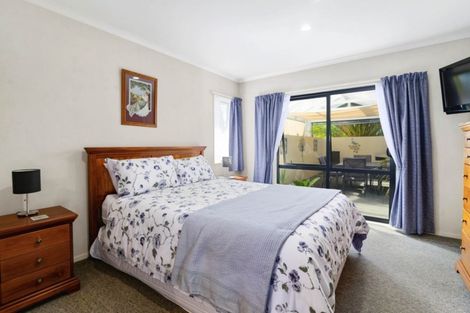 Photo of property in 19 Heaphy Place, Pukehangi, Rotorua, 3015