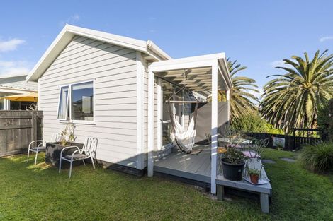 Photo of property in 39 Seagrass Place, Otaki Beach, Otaki, 5512