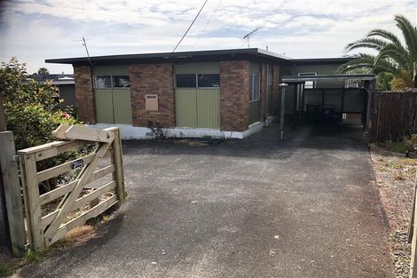 Photo of property in 1/39 Te Atatu Road, Te Atatu South, Auckland, 0610