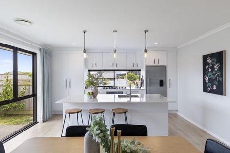 Photo of property in 202 Pacific Drive, Fitzherbert, Palmerston North, 4410