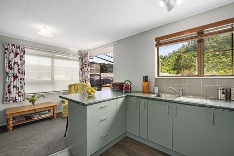 Photo of property in 77 Gemstone Drive, Birchville, Upper Hutt, 5018