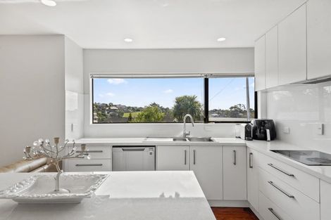 Photo of property in 181 Carlisle Road, Northcross, Auckland, 0632