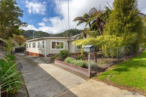 Photo of property in 29 Jocelyn Crescent, Pinehaven, Upper Hutt, 5019