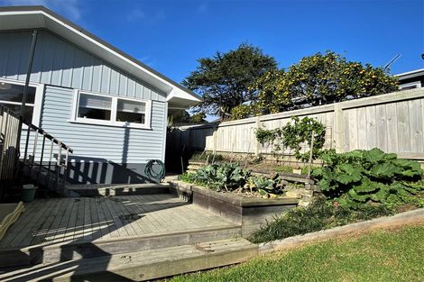 Photo of property in 8 Beswick Place, Birkdale, Auckland, 0626