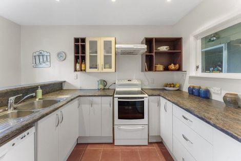 Photo of property in 84 Heretaunga Square, Silverstream, Upper Hutt, 5019