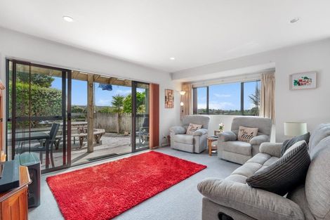 Photo of property in 7/485 Don Buck Road, Massey, Auckland, 0614