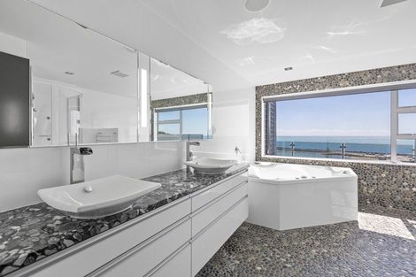 Photo of property in 18 Roy Terrace, Moturoa, New Plymouth, 4310