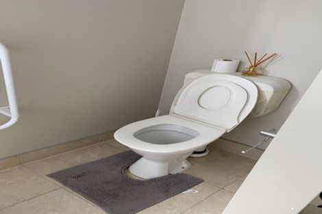 Photo of property in 1/4 Avalon Place, Glenfield, Auckland, 0629