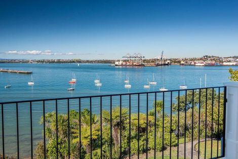 Photo of property in 31a Stanley Point Road, Stanley Point, Auckland, 0624