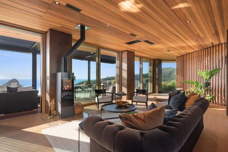 Photo of property in 124a Seaview Road, Piha, New Lynn, 0772