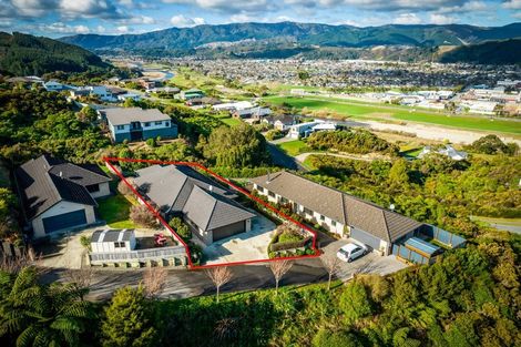 Photo of property in 43 Percy Kinsman Crescent, Riverstone Terraces, Upper Hutt, 5018