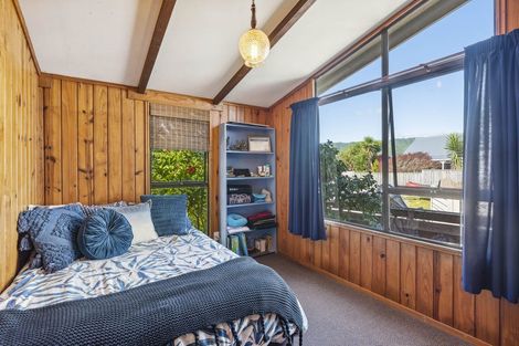 Photo of property in 24 Freyberg Crescent, Waikanae Beach, Waikanae, 5036