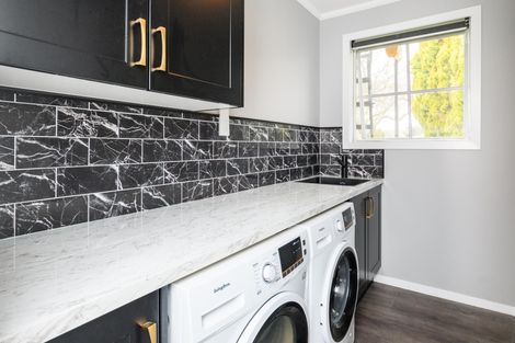 Photo of property in 5 Westhaven Grove, Takaro, Palmerston North, 4412