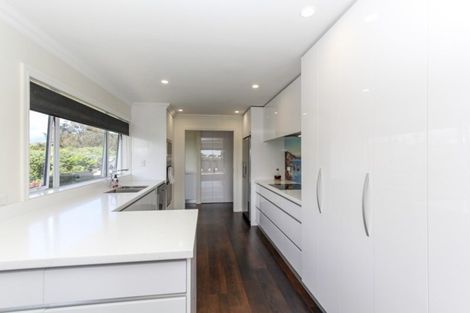 Photo of property in 7a Caledonia Place, Highlands Park, New Plymouth, 4312