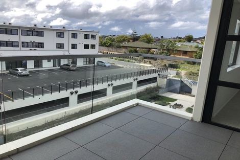 Photo of property in Apollo Apartments, 201/46 Rosedale Road, Rosedale, Auckland, 0632